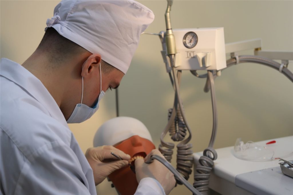 На медицинском факультете состоялось ток-шоу «Год на «передовой»